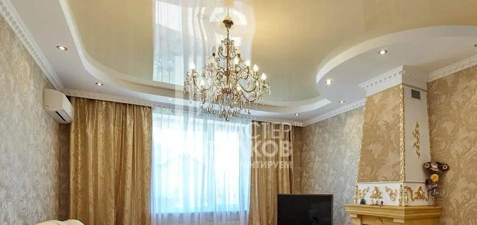 дизайн гостиной с камином и телевизором